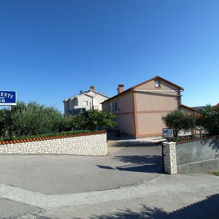 Apartments Ljubica Barbat na Rabu Екстериор снимка
