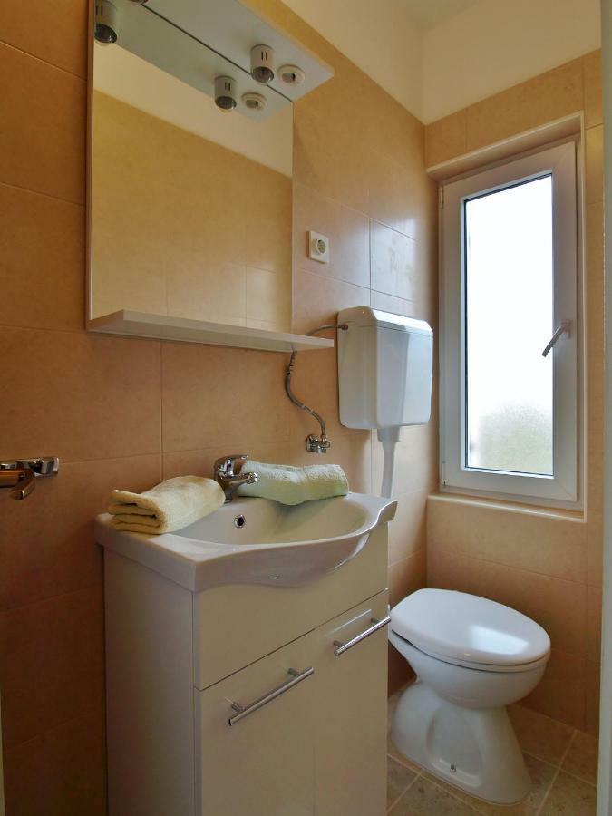 Apartments Ljubica Barbat na Rabu Екстериор снимка