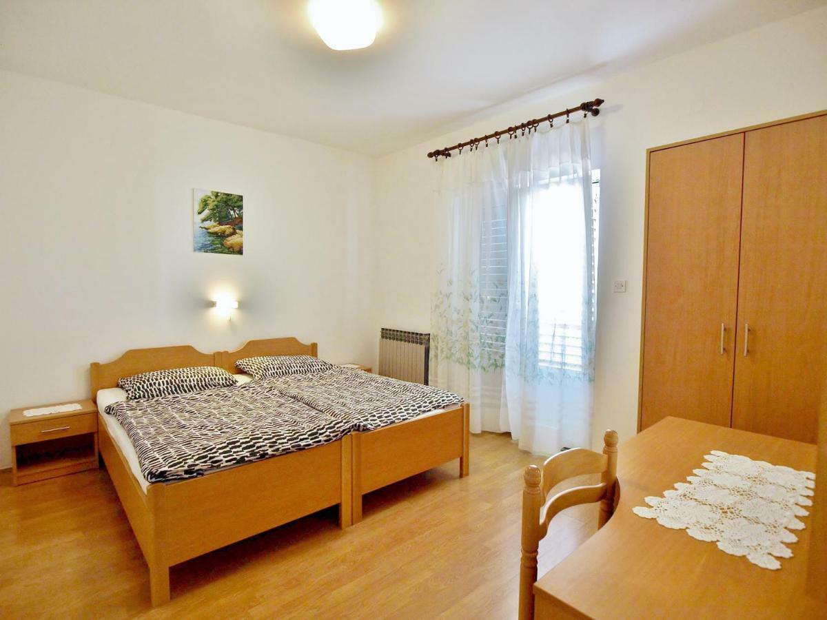 Apartments Ljubica Barbat na Rabu Екстериор снимка