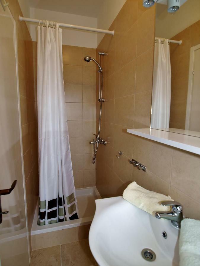 Apartments Ljubica Barbat na Rabu Екстериор снимка