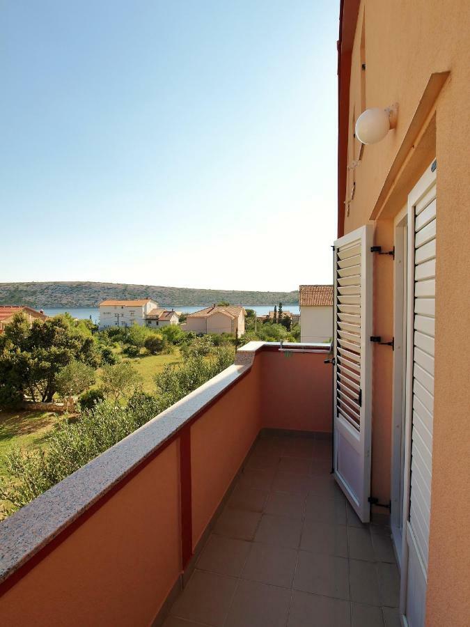 Apartments Ljubica Barbat na Rabu Екстериор снимка