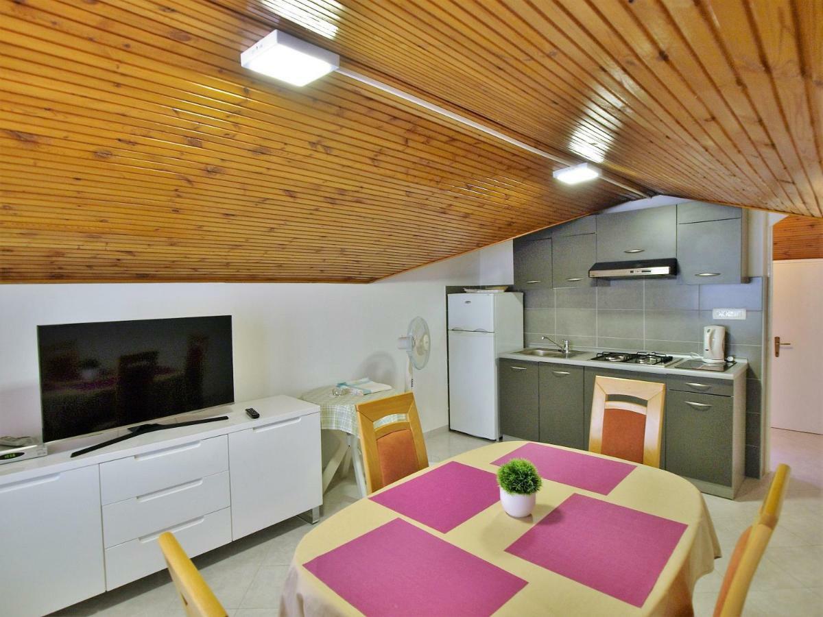 Apartments Ljubica Barbat na Rabu Екстериор снимка