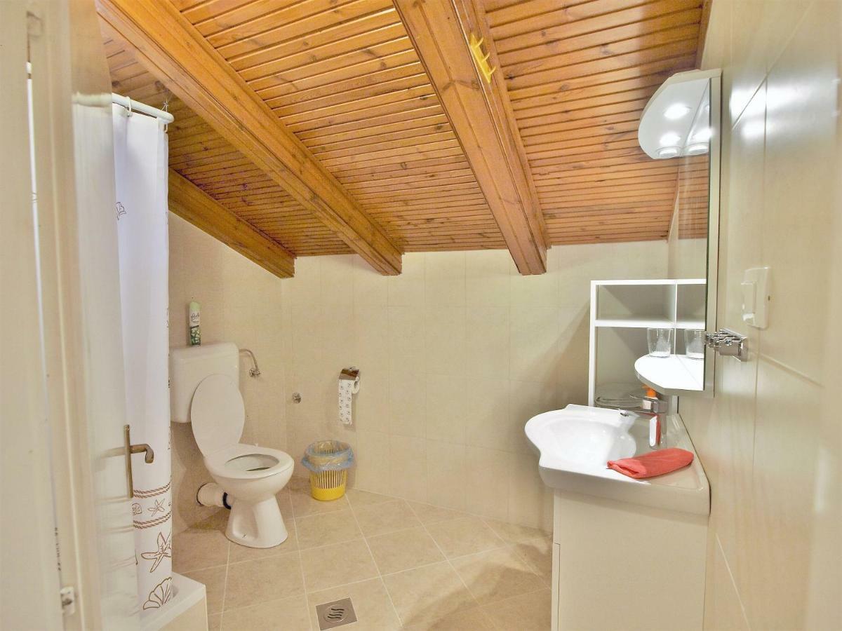 Apartments Ljubica Barbat na Rabu Екстериор снимка