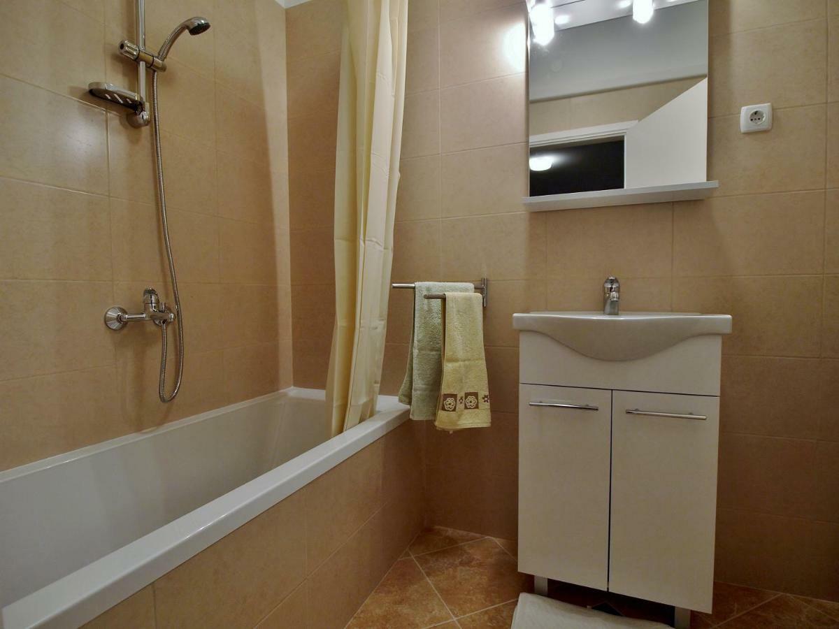 Apartments Ljubica Barbat na Rabu Екстериор снимка