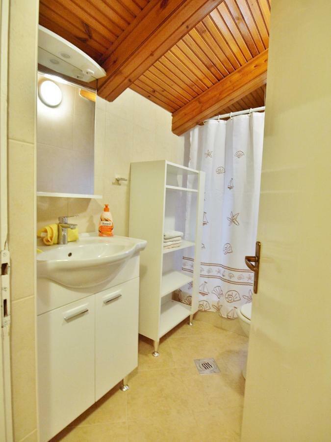 Apartments Ljubica Barbat na Rabu Екстериор снимка