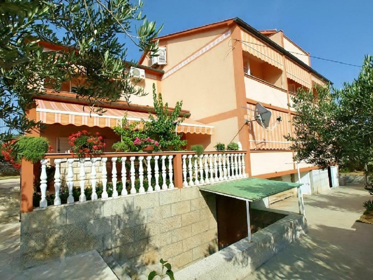 Apartments Ljubica Barbat na Rabu Екстериор снимка